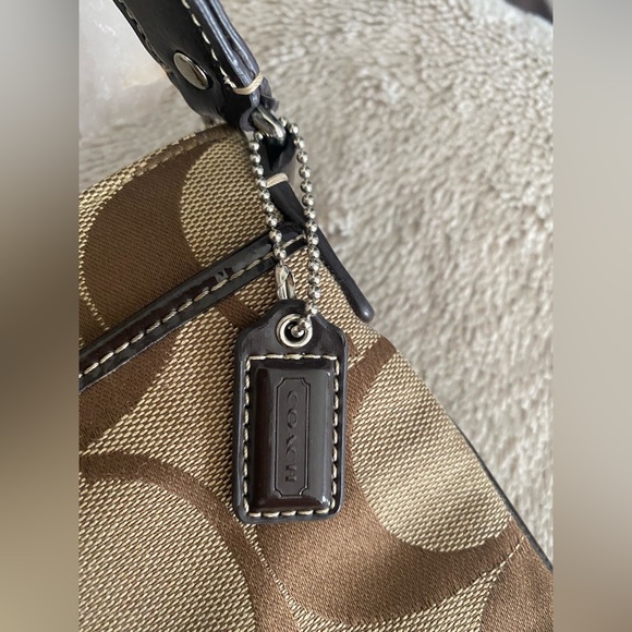 COACH - Vintage Y2K adjustable crossbody bag | signature print | silver hardware - Picture 3 of 7